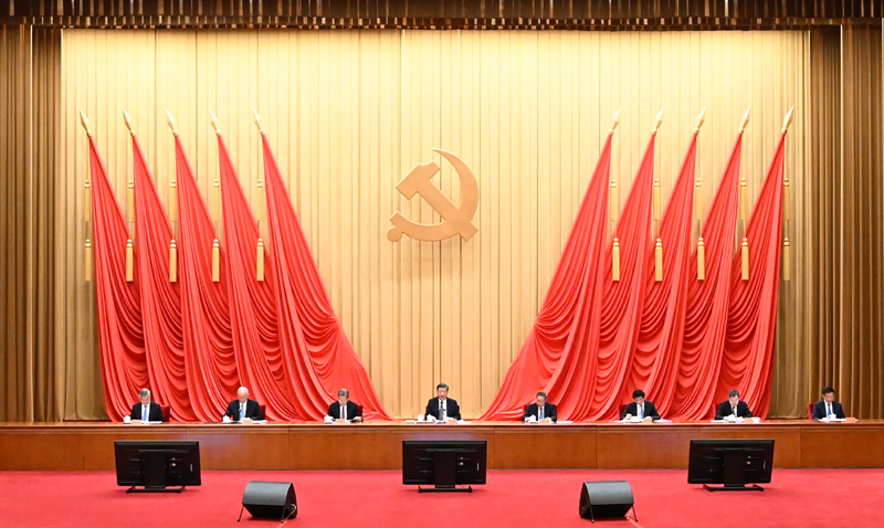 4月3日，學(xué)習(xí)貫徹習(xí)近平新時(shí)代中國特色社會(huì)主義思想主題教育工作會(huì)議在北京召開。中共中央總書記、國家主席、中央軍委主席習(xí)近平出席會(huì)議并發(fā)表重要講話。李強(qiáng)、趙樂際、王滬寧、蔡奇、丁薛祥、李希、韓正出席會(huì)議。