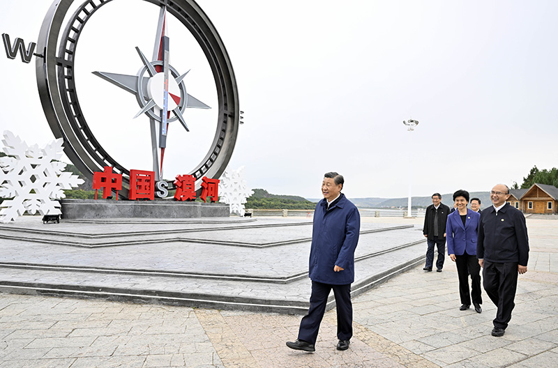 9月6日至8日，中共中央總書記、國(guó)家主席、中央軍委主席習(xí)近平在黑龍江考察。這是6日下午，習(xí)近平在大興安嶺地區(qū)漠河市北極村考察。