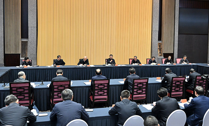 11月30日上午，中共中央總書記、國家主席、中央軍委主席習近平在上海主持召開深入推進長三角一體化發(fā)展座談會并發(fā)表重要講話。